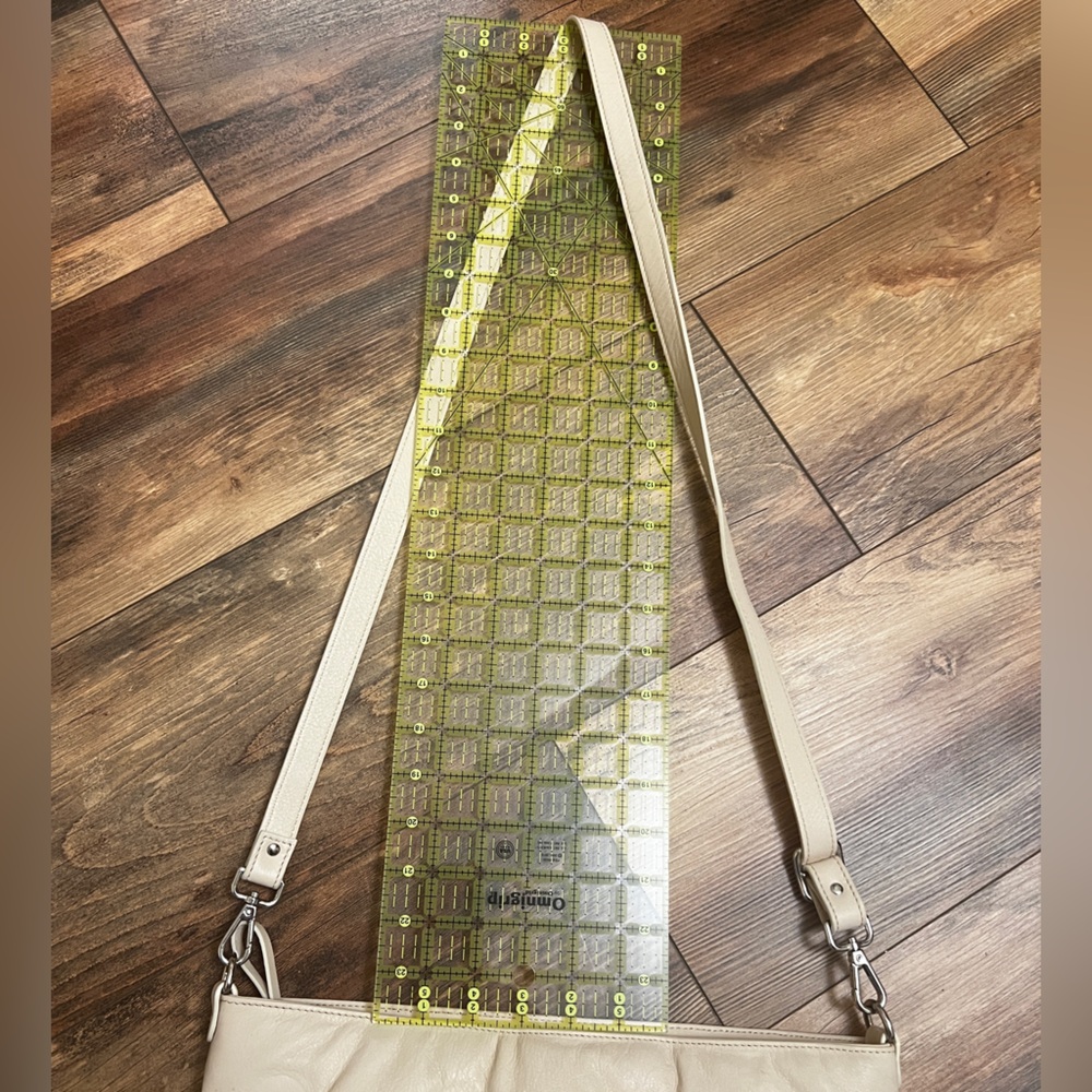 La CANADIENNE Quiet Luxury Cream Leather Handbag Crossbody Adjustable Strap - Picture 10 of 13